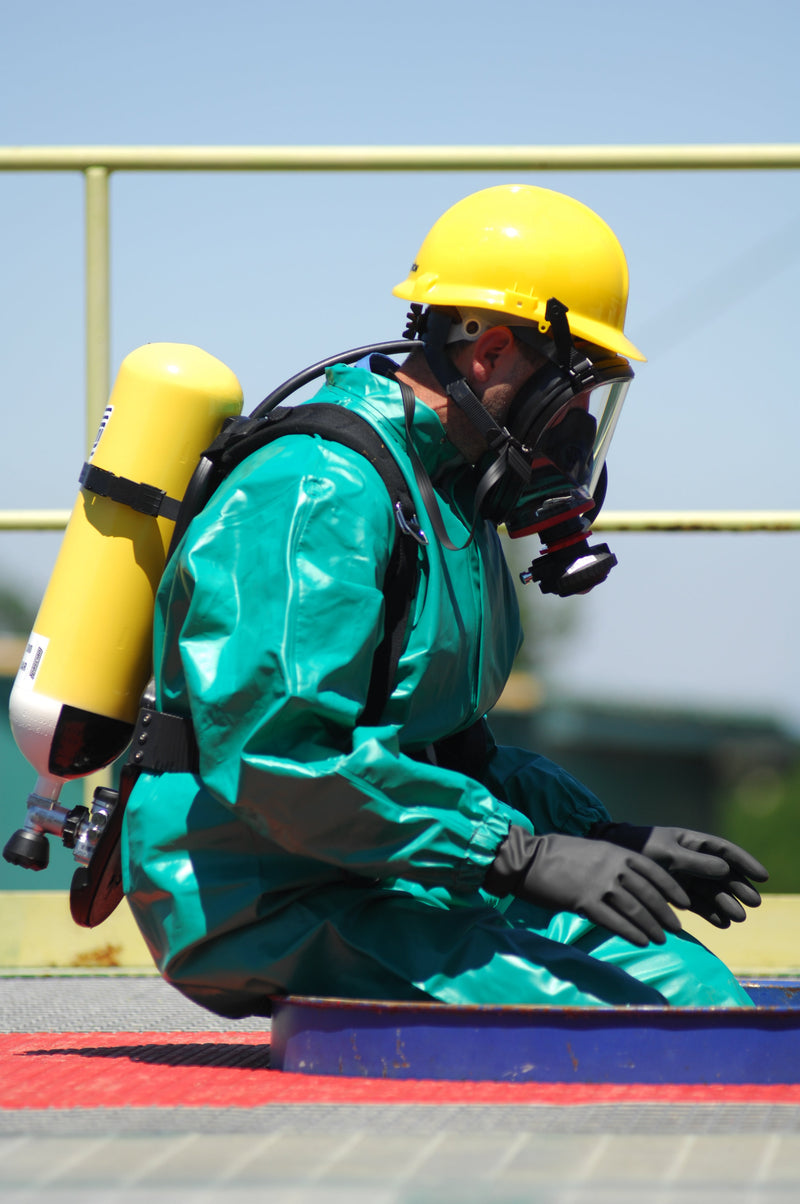 EPI para espacios confinados: equipos autónomos y autosalvamento